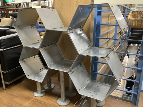 家具のオープンシェルフ