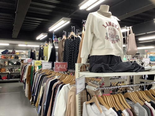 ダウンジャケットの冬物最大半額