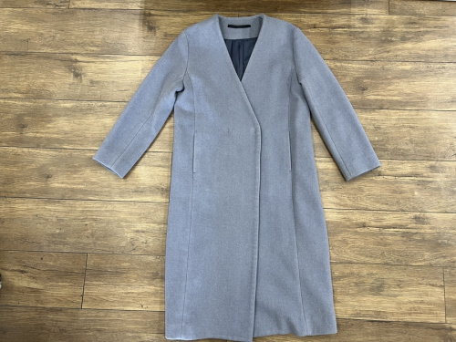 ノーカラーコートのKBF+