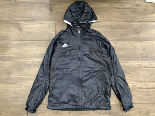 ストリートファッションのadidas