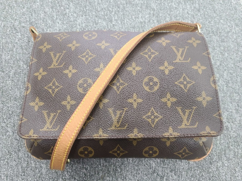 バッグのショルダーバッグ