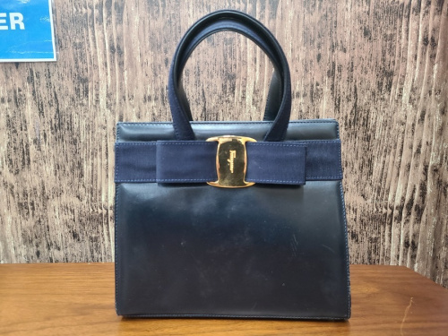 バッグのショルダーバッグ