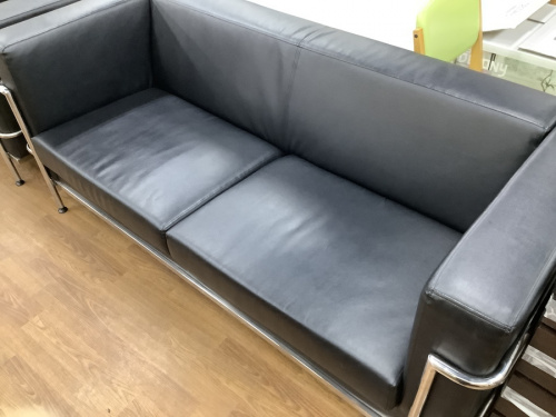 中古家具の三人掛けソファー　オットマン付