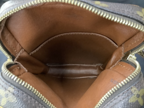 ショルダーバッグのLOUIS VUITTON