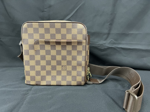 ショルダーバックのLOUIS VUITTON