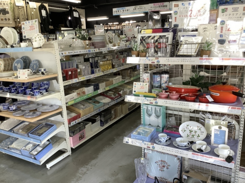 編み物をする女性の浦和　リサイクルショップ