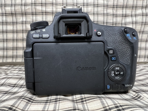 EOS　8000Dの中古　一眼レフカメラ