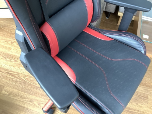 ニトリ ゲーミングチェアの一人掛けチェア