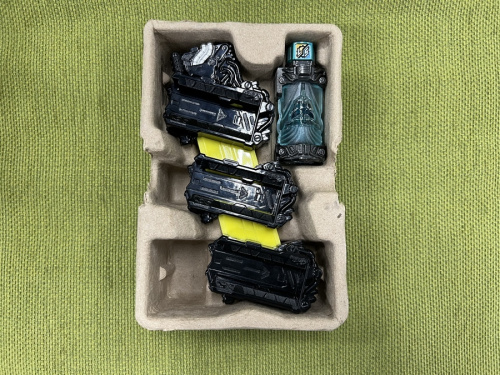 DXビルドドライバー＆フルボトルホルダーセットの変身ベルト