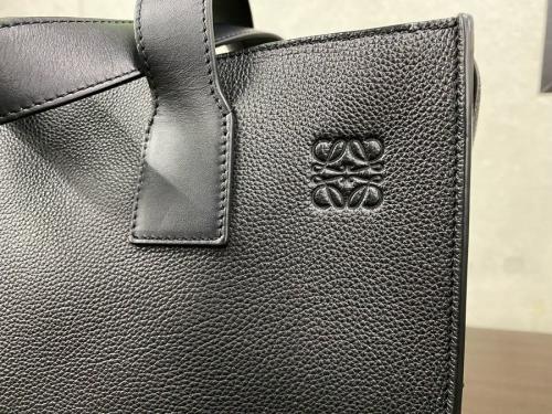 トートバッグのLOEWE