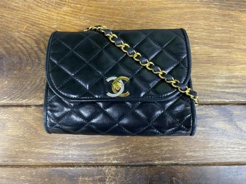 バッグのCHANEL