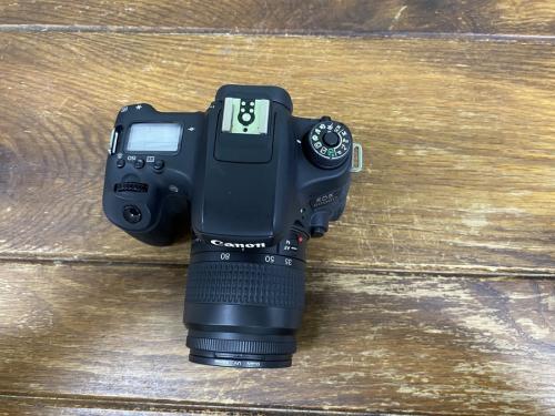 キャノンのEOS8000D