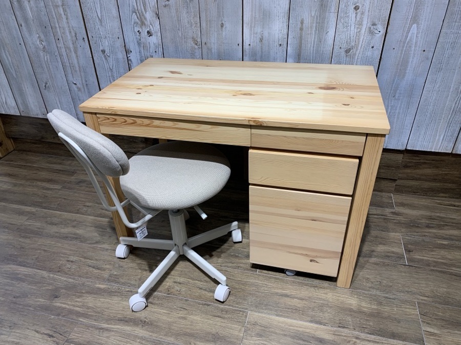 新生活にオススメなセット。無印良品のパイン材デスクとワーキング