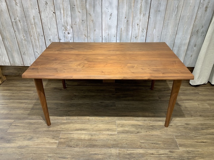 純粋な美しさとシンプルさ。高山ウッドワークス ダイニング5点