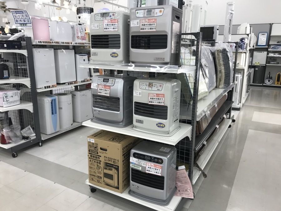 ホットカーペット・石油ファンヒーター・ストーブ 暖房器具も残り