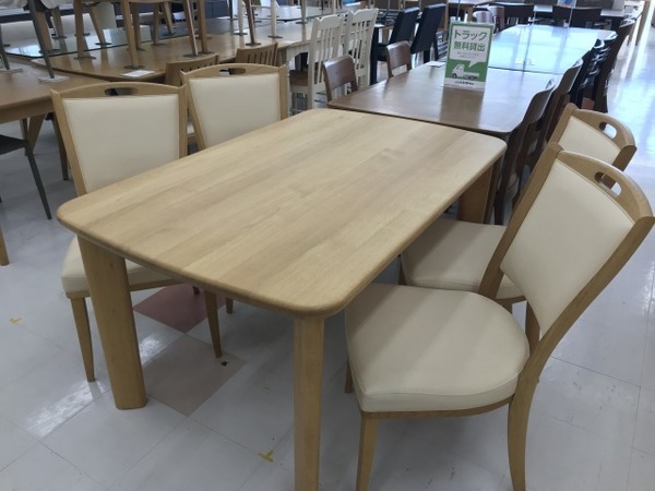 karimoku（カリモク）】ダイニング5点セット （DT8513/CT7425）入荷