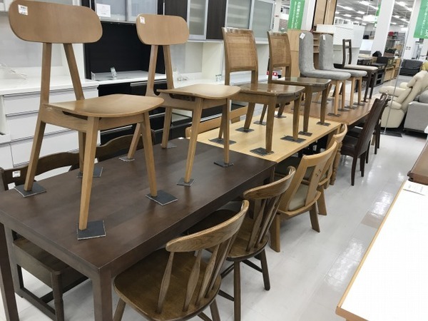 karimoku（カリモク）】ダイニング5点セット （DT8513/CT7425）入荷