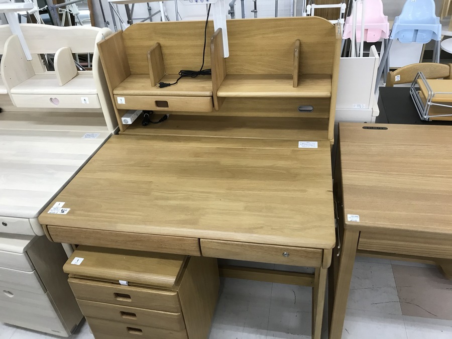 大塚家具製造販売・ITOKI・オカムラ など学習デスク・学習机を大量展示中！【トレファクマーケット千葉おゆみ野店】 [2020.09.02発行