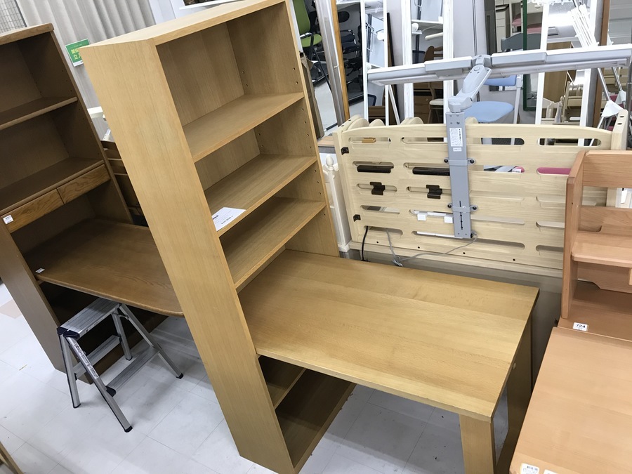 大塚家具製造販売・ITOKI・オカムラ など学習デスク・学習