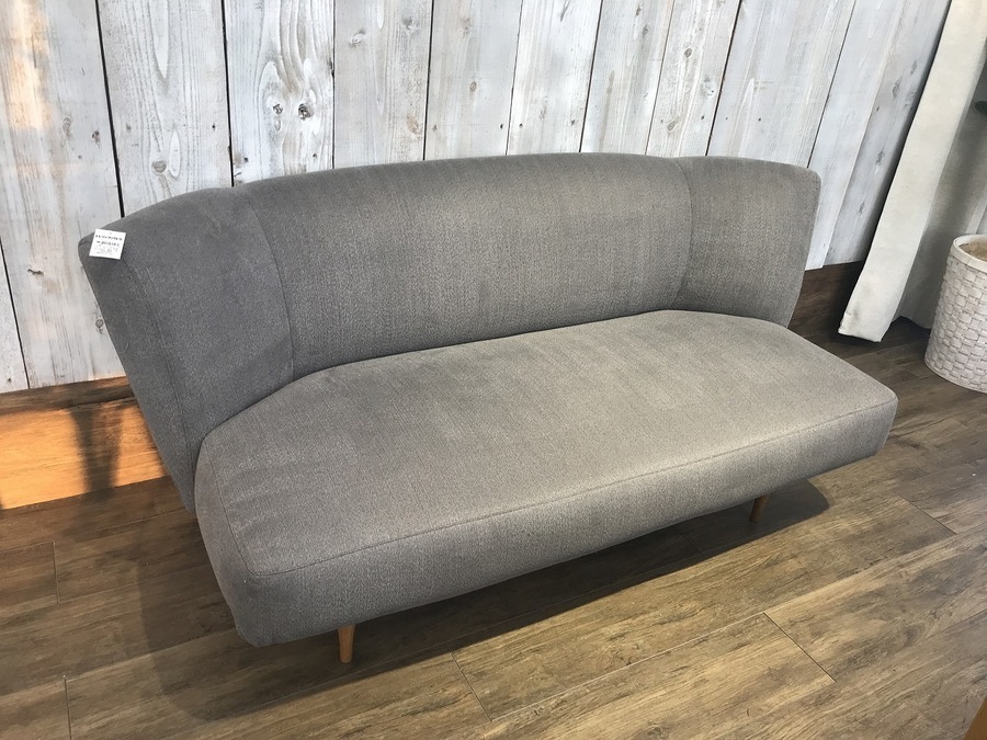 【IDEE（イデー）】ハワイ語で海の意味を持つコンパクトな2人掛けソファ（KAI Sofa）が入荷しました！【トレファクマーケット千葉おゆみ野