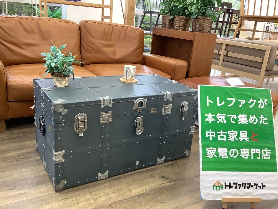 インテリアとしてどう使う？アンティークトランクが入荷しました