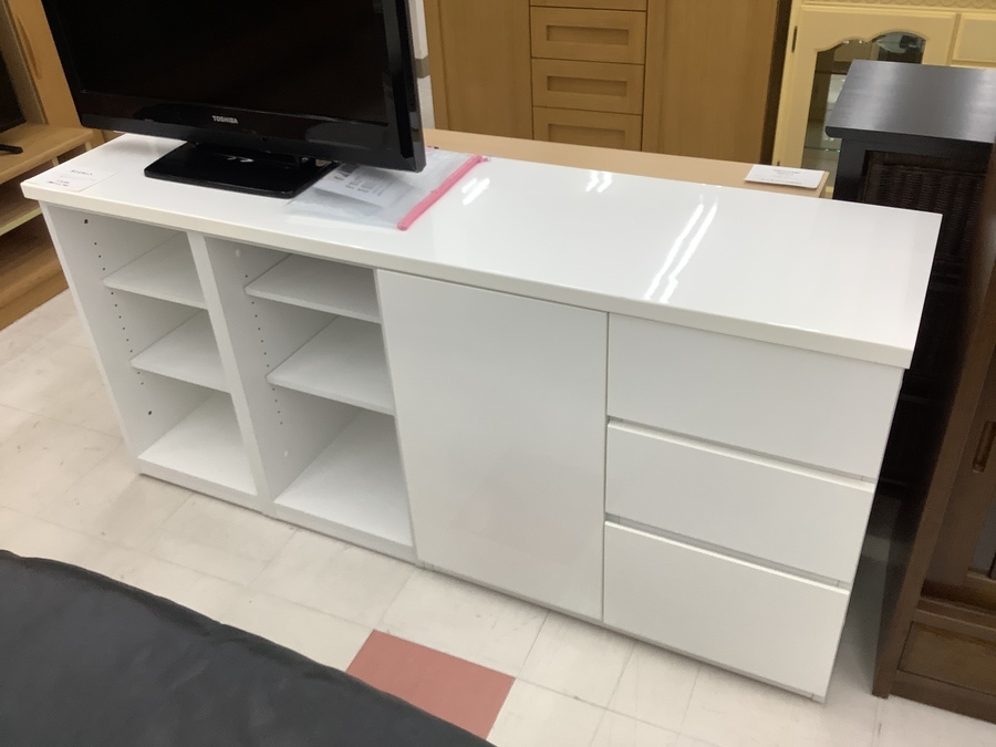 キャビネット・サイドボード・書棚など幅広く入荷しました！ シャビー