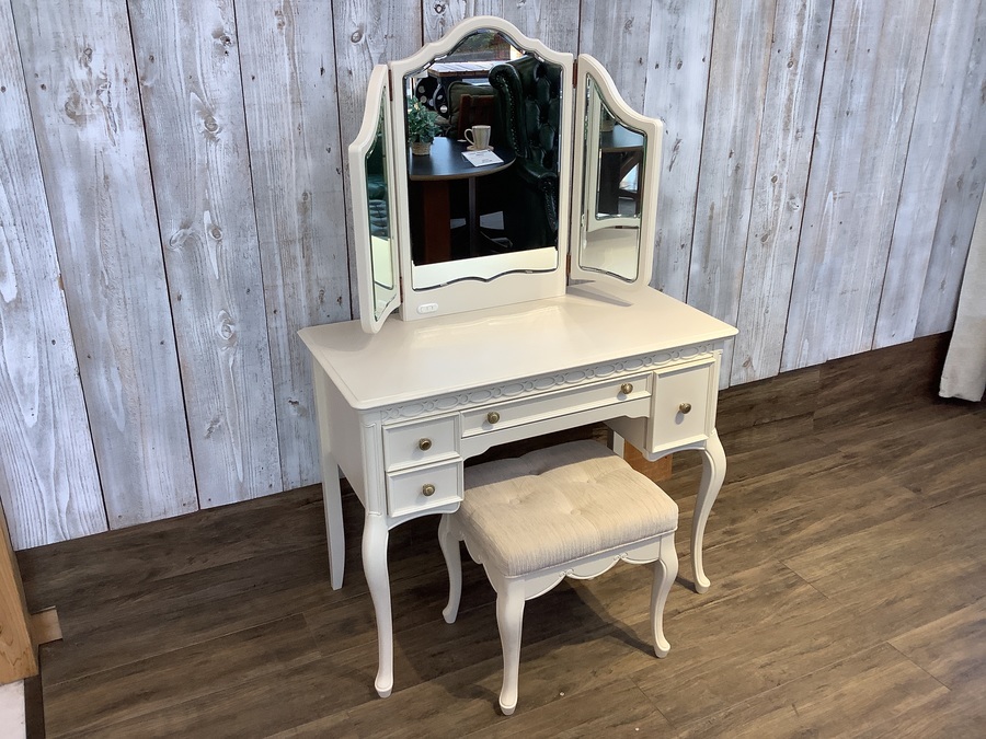 【新品】アンティーク 調 ドレッサー＆スツール　フェミニン　アウトレット 楽天市場】マラソン限定クーポン実施中 ドレッサー アンティーク風