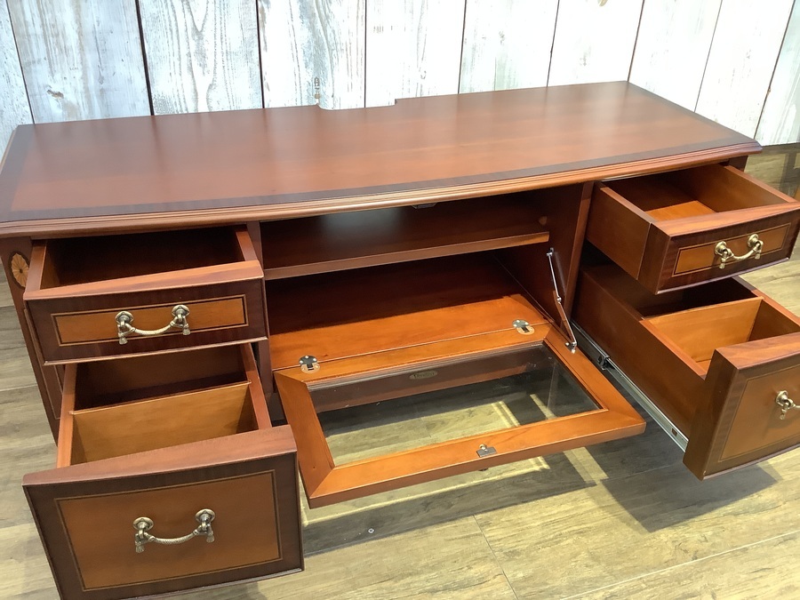 東海家具】クラシックデザインのテレビボードとデスク（ベネチア