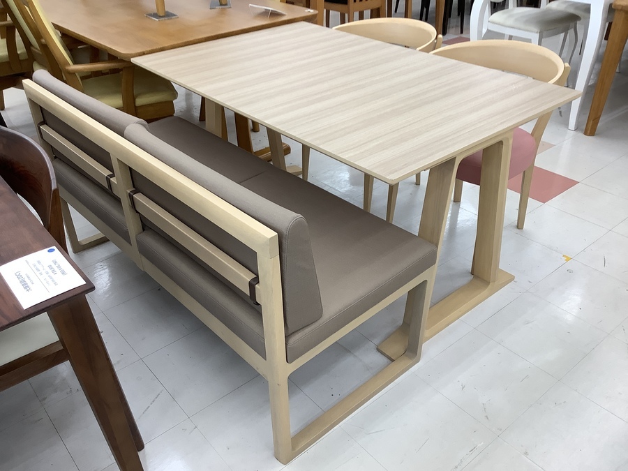 お値段見直しました！ karimoku (カリモク) のダイニングセットのご