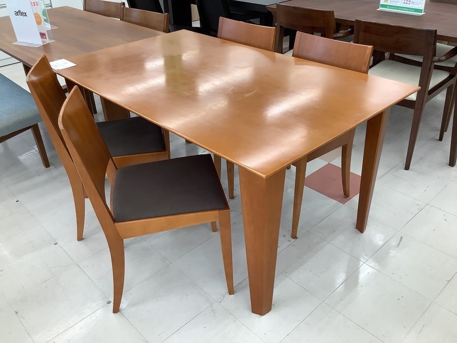 お値段見直しました！ karimoku (カリモク) のダイニングセットのご