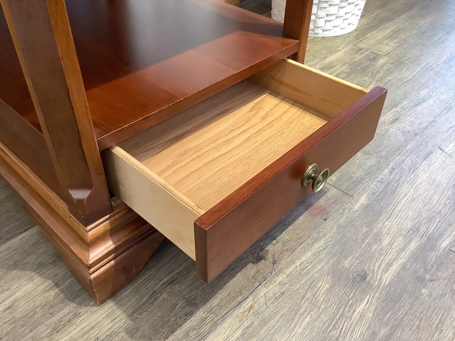 Broyhill ブロイヒル サイドテーブル ナイトテーブル送料込み Broy hill（ブロイヒル）】アメリカンビンテージ家具のサイドテーブル