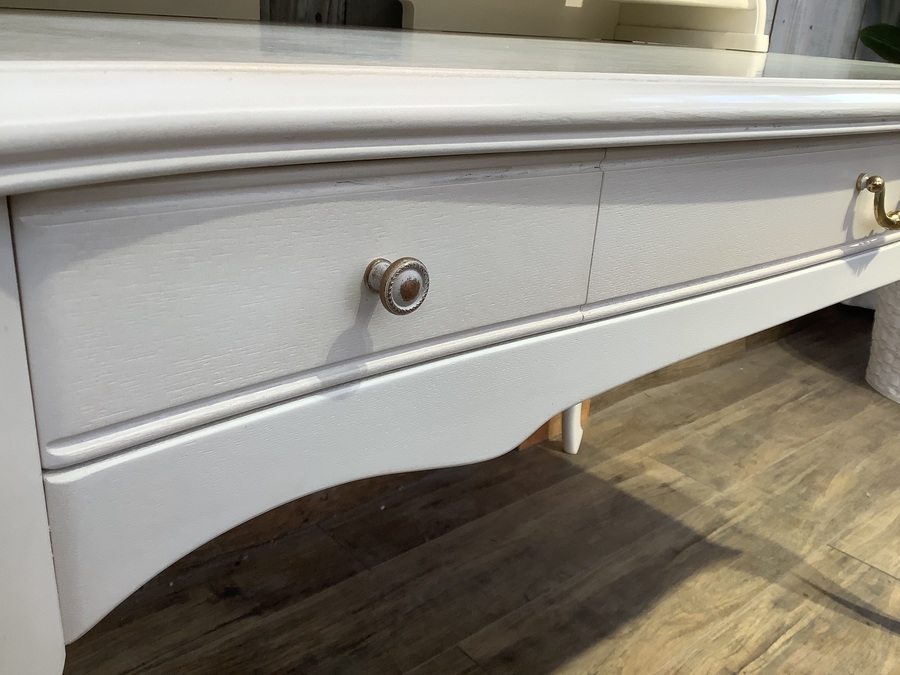 女性に人気の姫系デザイン。松永工房のデスク（カンティーニュ）が入荷