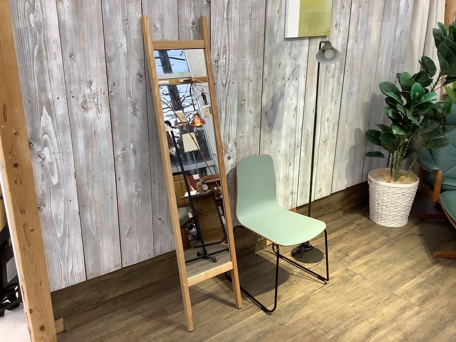 IDEE（イデー）】とってもおしゃれな壁に立てかけるタイプのスタンド