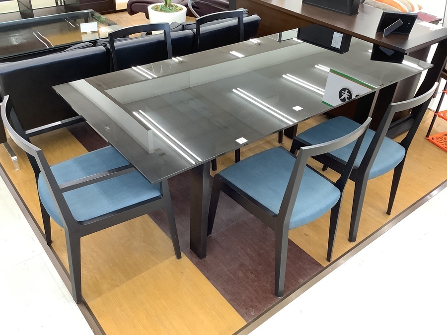 カッシーナ BLOOM 高級 ダイニングテーブル リビングテーブル ガラス天板 Cassina ixc. カッシーナイクスシー BLOOM ブルーム ダイニング