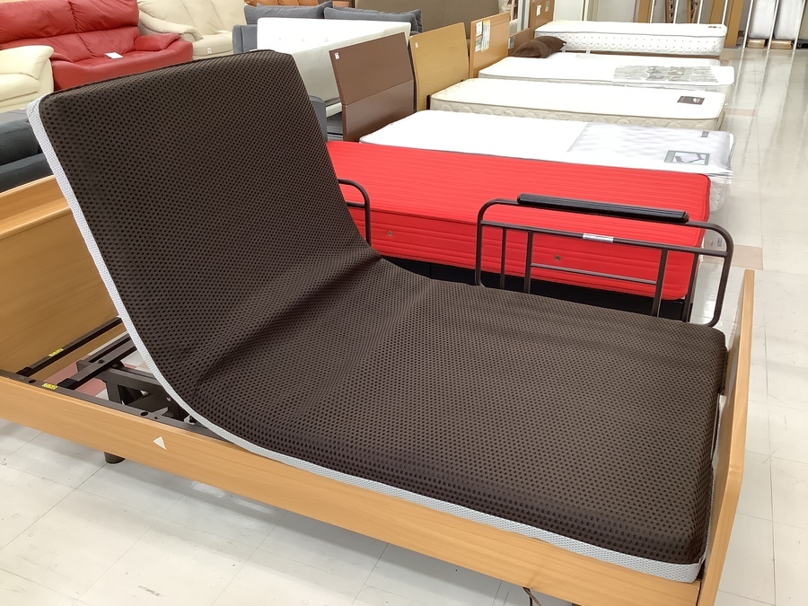 入荷の珍しい、Granzの電動リクライニング昇降式シングルベッドのご