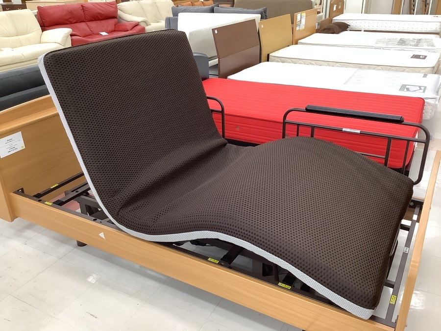 入荷の珍しい、Granzの電動リクライニング昇降式シングルベッドのご