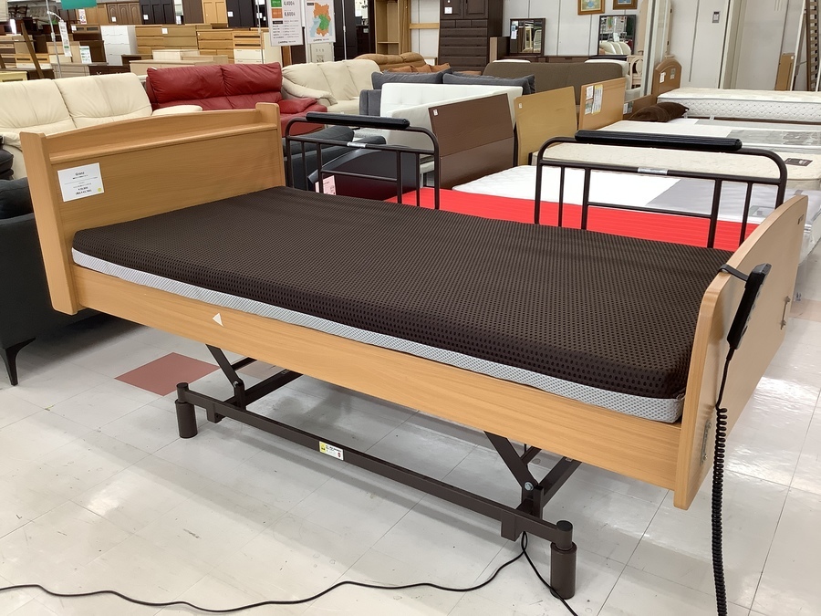 入荷の珍しい、Granzの電動リクライニング昇降式シングルベッドのご