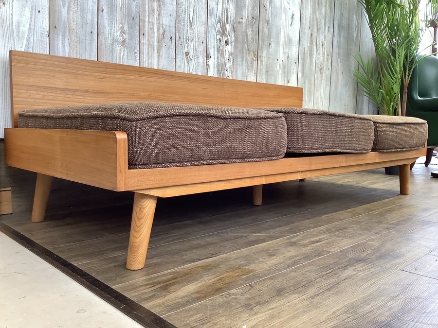 unico（ウニコ）】北欧ヴィンテージデザインのオットマン付3人掛け