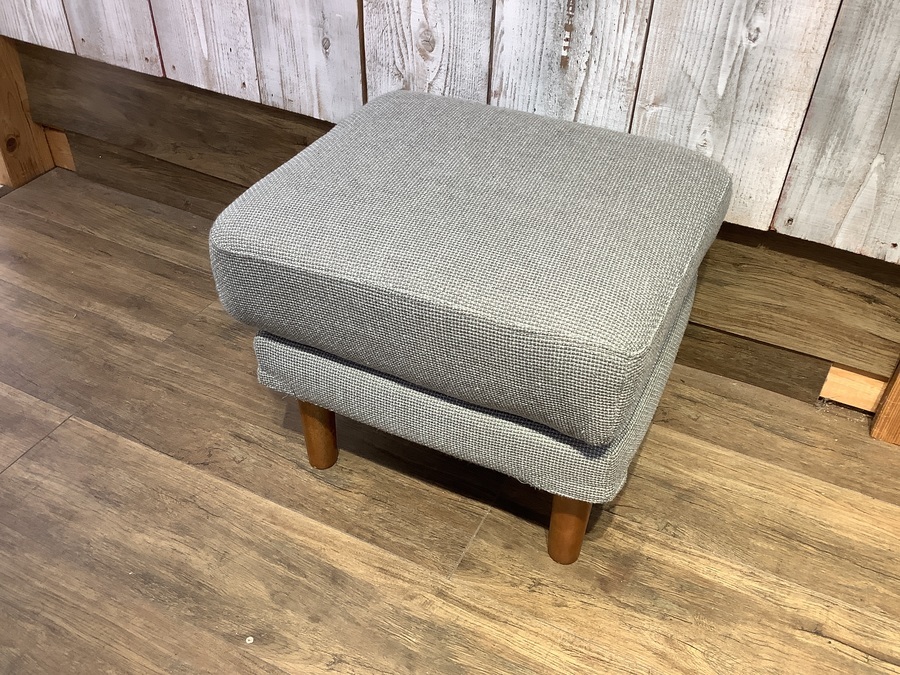 unico（ウニコ）】レトロモダンで北欧テイストなオットマン付