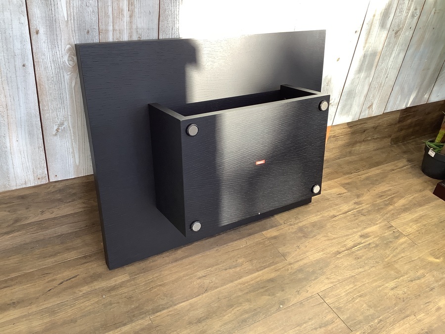 Cassina（カッシーナ）】シンプルなデザインで高級感のある
