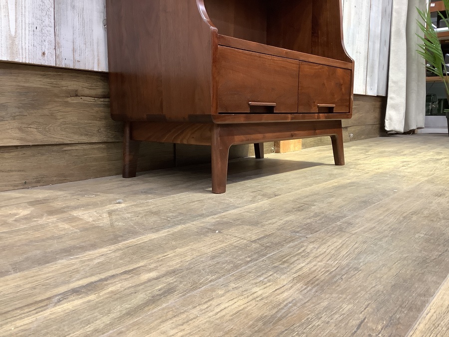 起立木工】北欧デザインのウォールナットシェルフ（ノルディ）が入荷