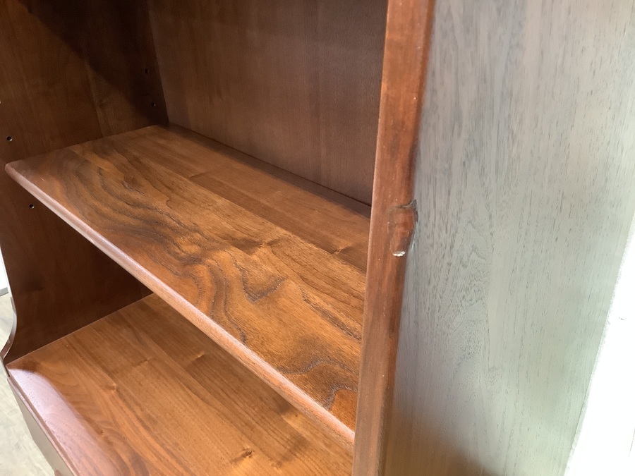 起立木工】北欧デザインのウォールナットシェルフ（ノルディ）が入荷