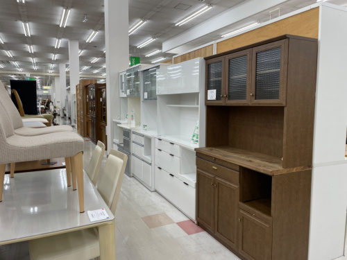 新入荷！ 大川家具のカントリー風レンジボード リバプールのご紹介です