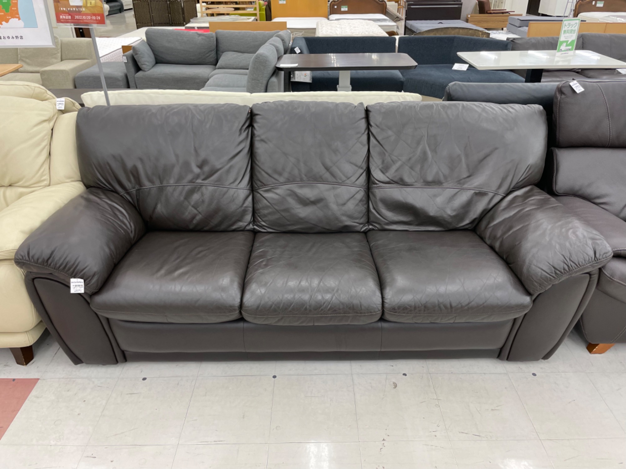 新入荷！ IDC大塚家具の3人掛け 革張りレザーソファが入荷しました