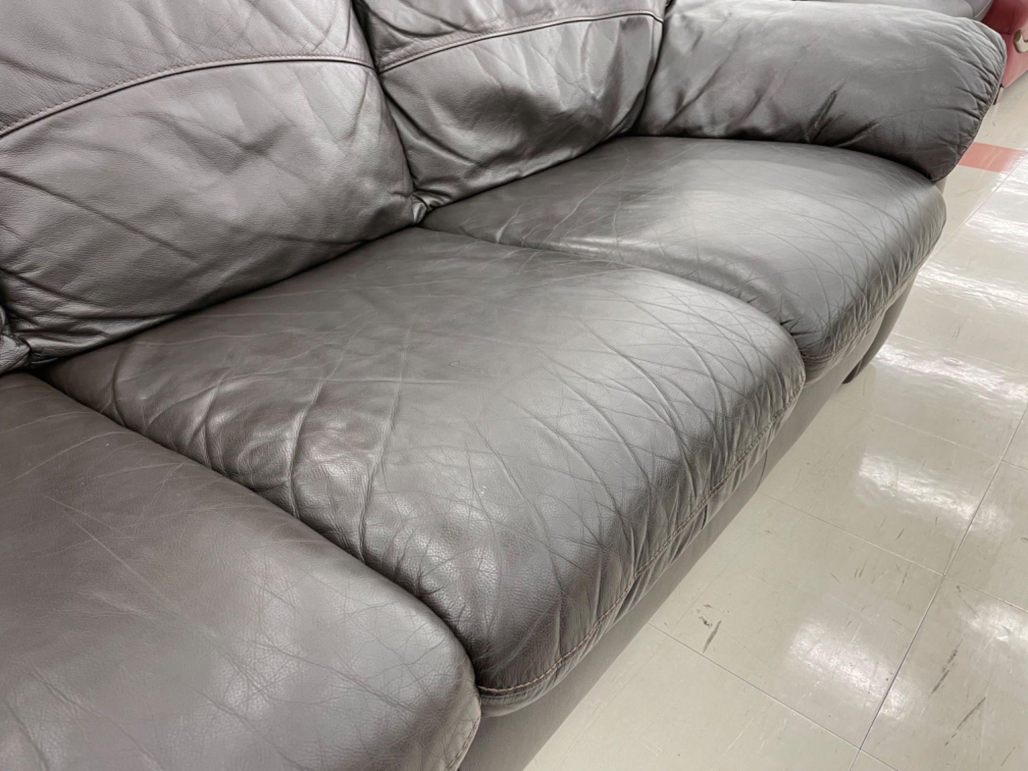 IDCレザーソファーのご紹介！（トレファク寝屋川） 新入荷！ IDC大塚家具の3人掛け 革張りレザーソファが入荷しました