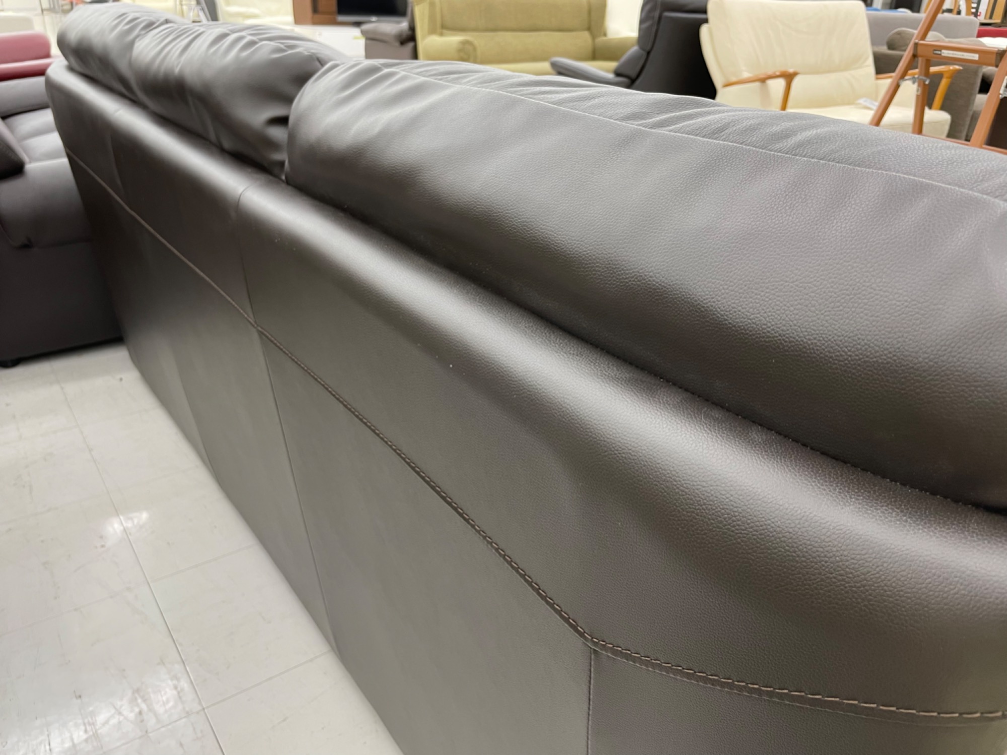 新入荷！ IDC大塚家具の3人掛け 革張りレザーソファが入荷しました