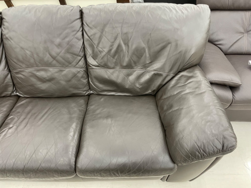 新入荷！ IDC大塚家具の3人掛け 革張りレザーソファが入荷しました