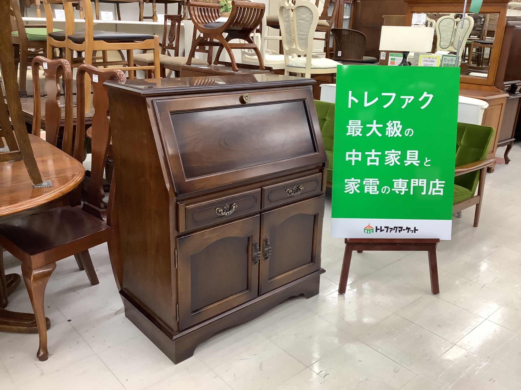【karimoku（カリモク）】アンティークな佇まいと現代の調和が美しいライティングビューロー（コロニアル）が入荷しました。