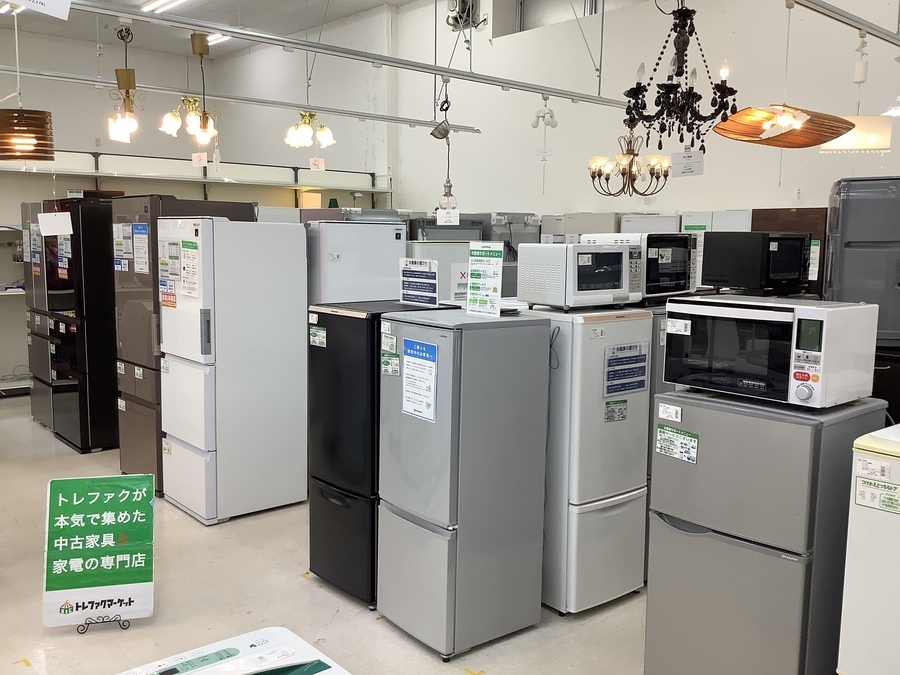 全店ナンバー1の展示台数を誇る冷蔵庫売り場。最大1年間の動作保証つき