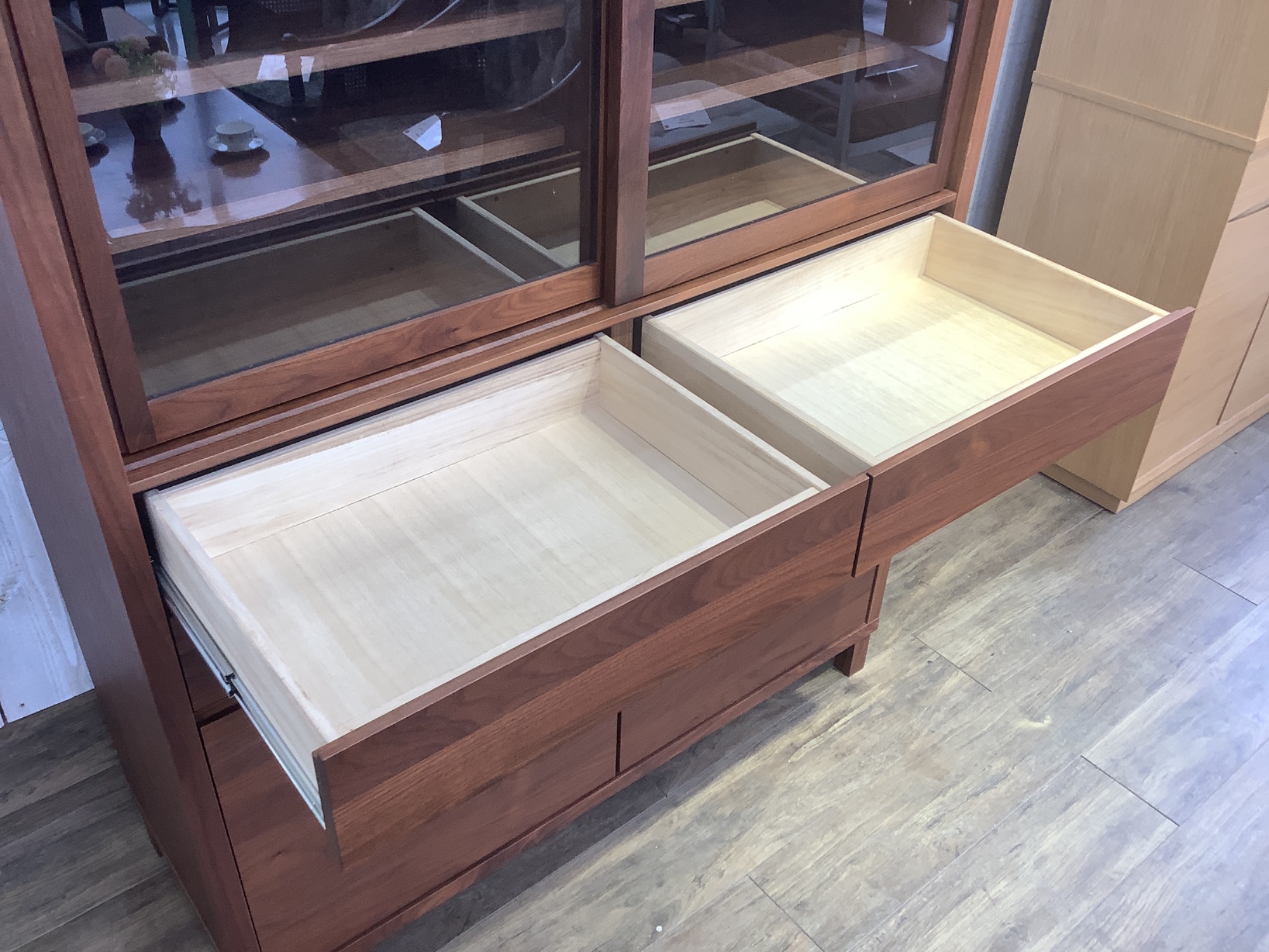 高野木工】和洋問わず、置く場所を選ばないモダンなカップボード（カノ）が入荷しました！！｜2023年03月21日｜リサイクルショップ  トレファクマーケット（トレファク）千葉おゆみ野店